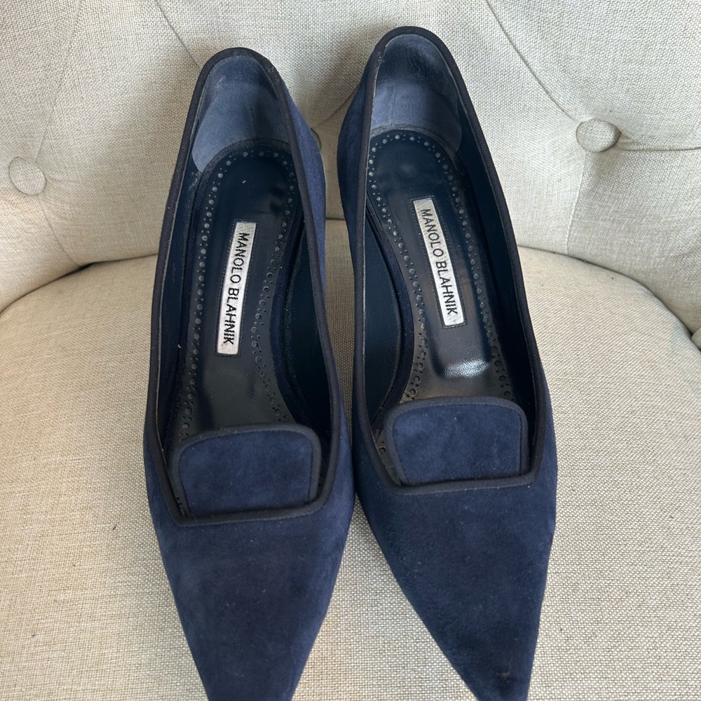 Manolo Blahnik Women's Navy Suede Pumps